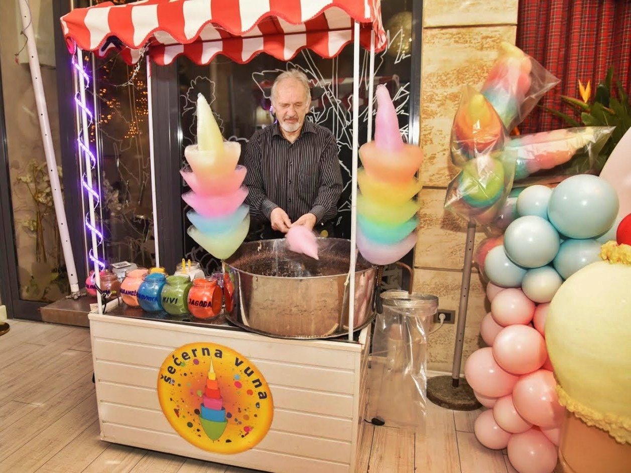 
  Šećerna vuna na Interetno festivalu,